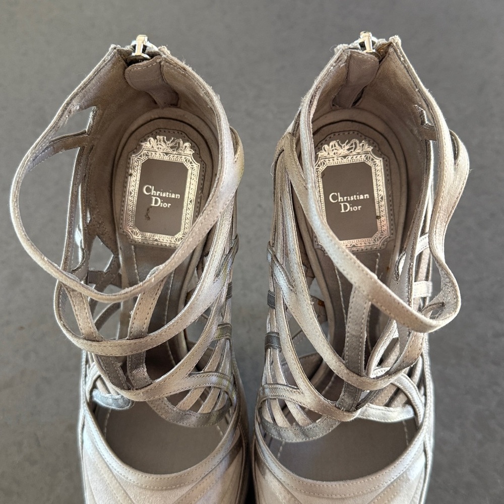 🎉HOST PICK🎉 Christian DIOR Circles Silver Heels - Picture 8 of 10